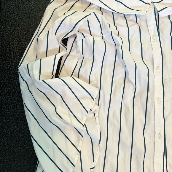 Off the shoulder 3/4 bell sleeve Leith, size medium, blue striped blouse. - Picture 3 of 3